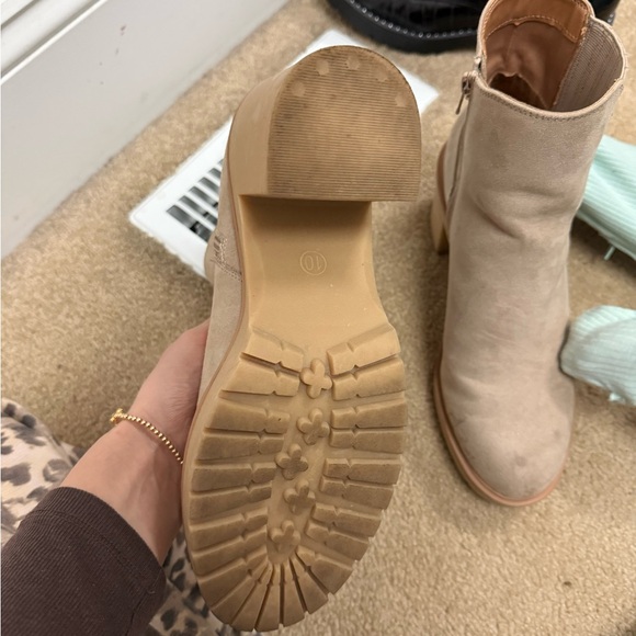 Universal Thread Cream Ankle Booties - Picture 3 of 4